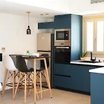 Apademia Luxury