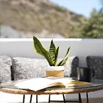 Apademia Luxury Skyros