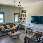 Apademia Luxury * Skyros