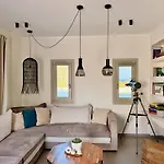 Apademia Luxury