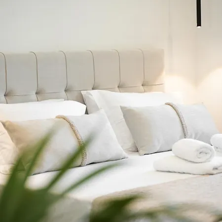 Apademia Luxury Apartment *