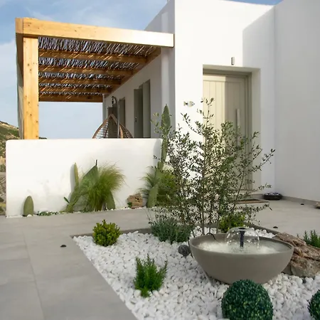 Apademia Luxury * Skyros