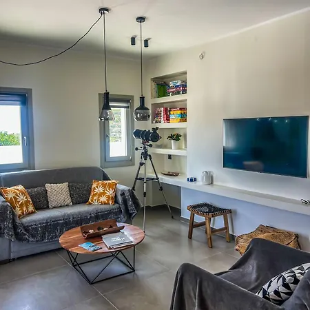 Apademia Luxury * Skyros