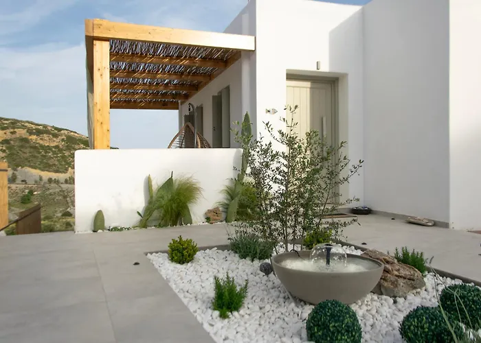 Apademia Luxury * Skyros