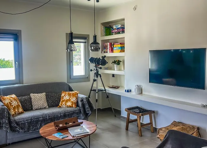 Apademia Luxury * Skyros